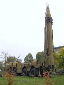 Scud_missile_on_TEL_vehicle,_National_Museum_of_Military_History,_Bulgaria